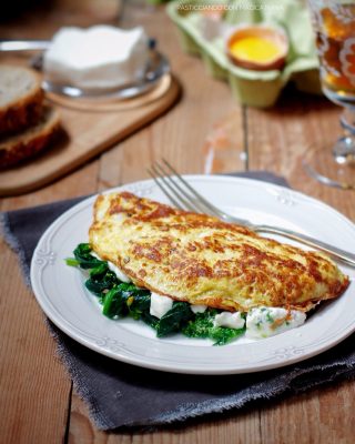 Omelette con cime di rape e crescenza