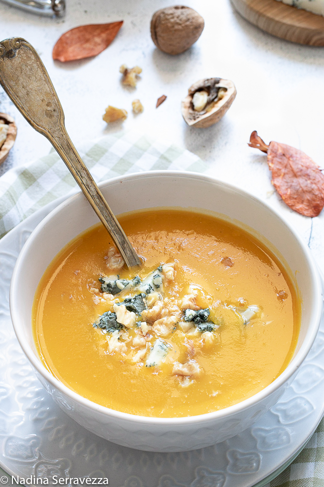 Vellutata di zucca con gorgonzola e noci